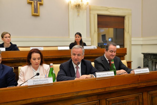 Larraín tras participar en conferencia vaticana: "El cambio climático podría empujar a más de 100 millones de personas a la pobreza para el año 2030”