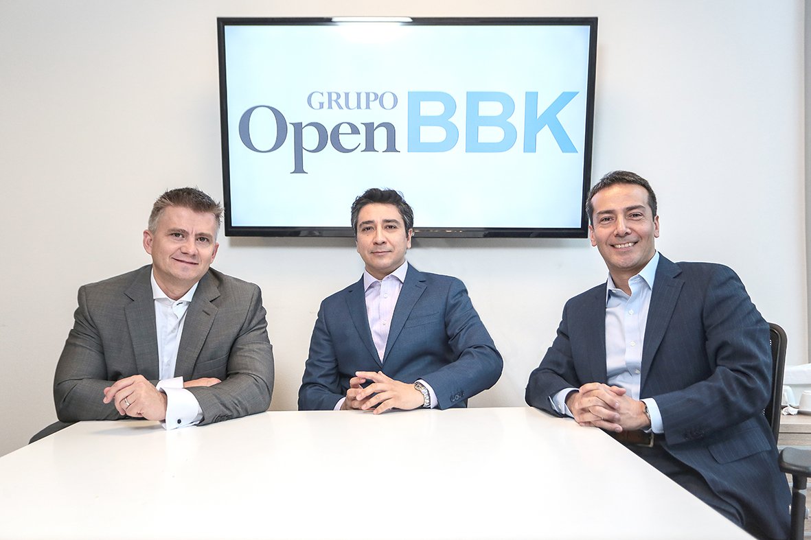 <p>Alejandro Urzúa, Andrés Santibáñez y Álvaro Acosta, socios de Open BBK.</p>