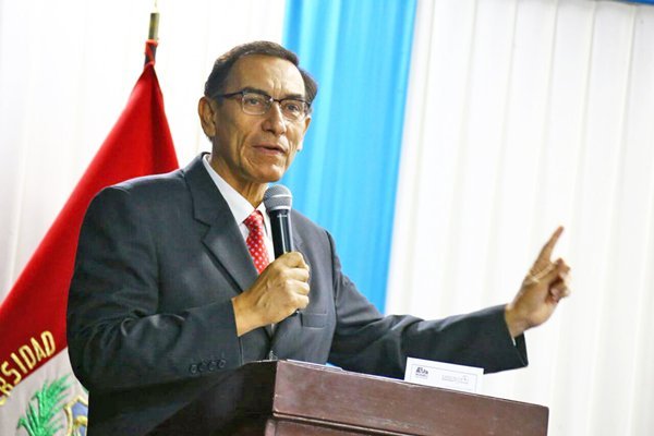 Empresarios de Perú se lanzan contra anuncio de Vizcarra de adelantar elecciones