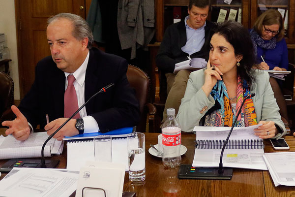 Ministro del Trabajo, Nicolás Monckeberg, y la subsecretaria de Previsión Social, María José Zaldívar. / Foto: Agencia Uno