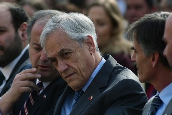 <p>Piñera confía a ojos cerrados en la recuperación económica: "El segundo semestre va a ser mucho mejor y cóbreme la palabra"</p>