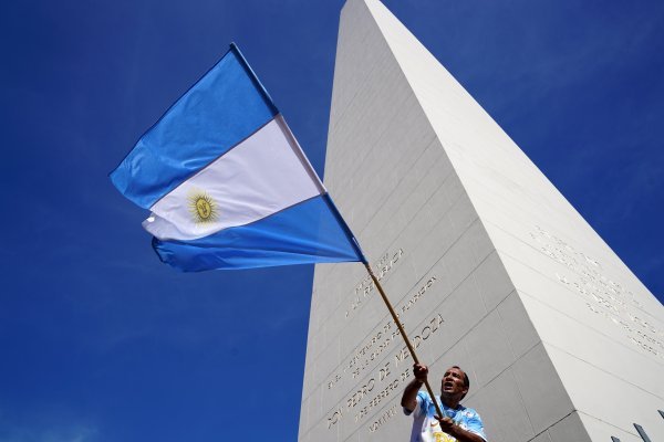 <p>Macri pone todo el bife a la parrilla: Relanza la campaña y anuncia medidas para poner plata en el bolsillo de la gente</p>