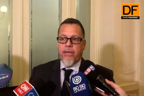 <p>Ahora en DF: Senador Lagos Weber señala que el gobierno "no está atinando" en materia económica y emplaza al Banco Central a que "haga su pega"</p>