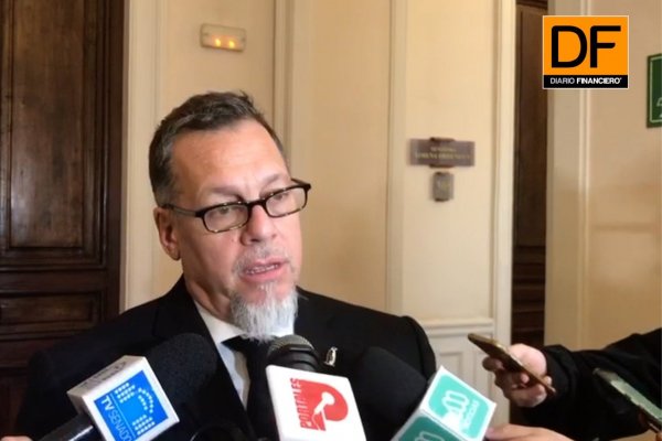 <p>Ahora en DF: Senador Lagos Weber se refiere a las nuevas medidas económicas y señala que la pelota la tiene ahora en Banco Central</p>