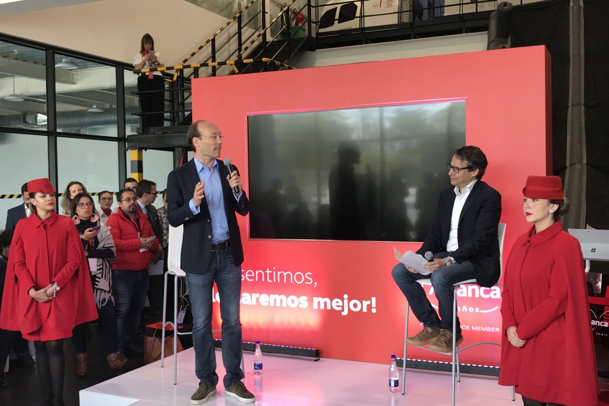 <p>Anko van der Werff junto a Adrian Neuhauser en su presentación ante los medios.</p>