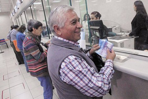 <p>Fiestas Patrias: diputados aprueban resolución para liberar a los aguinaldos del pago de impuestos</p>