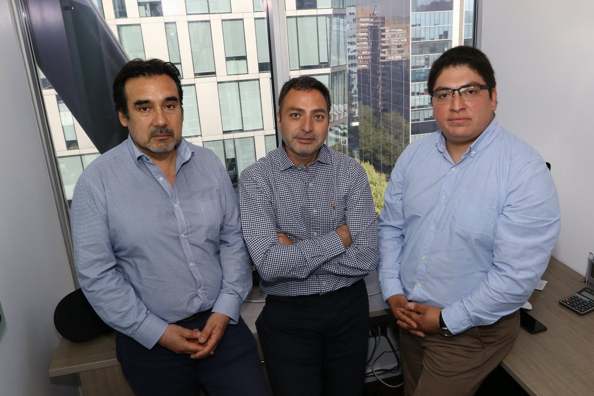 <p>Darío Espinoza, CFO Latam; Alejandro Acuña, COO Latam y Renato Sanhueza, CEO Latam. </p>