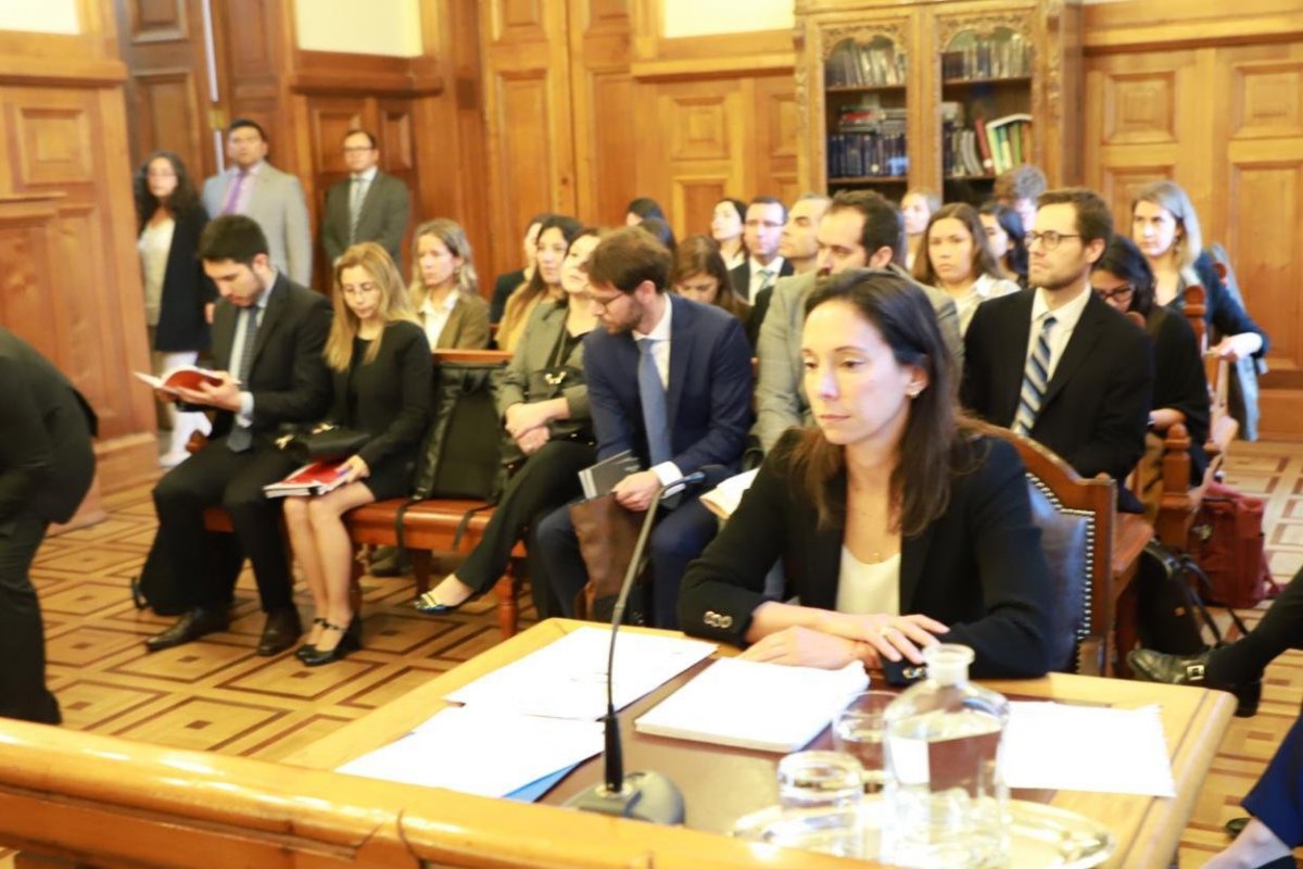 <p>Los defensores Nicole Nehme (Walmart), José Miguel Gana (SMU) y Lorena Pavic (Cencosud).</p>