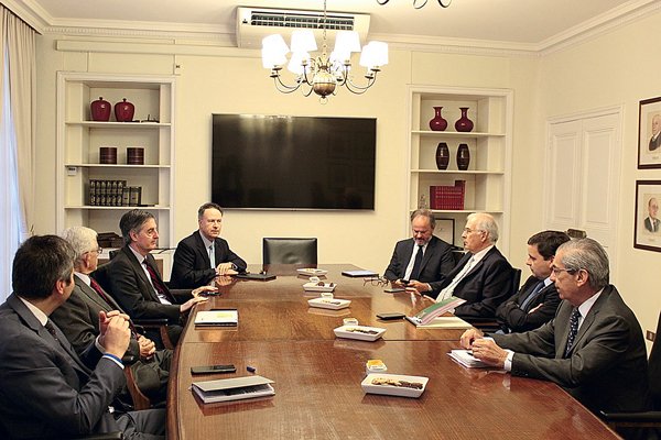 Los presidentes de ramas de la CPC en una reunión de comité ejecutivo.