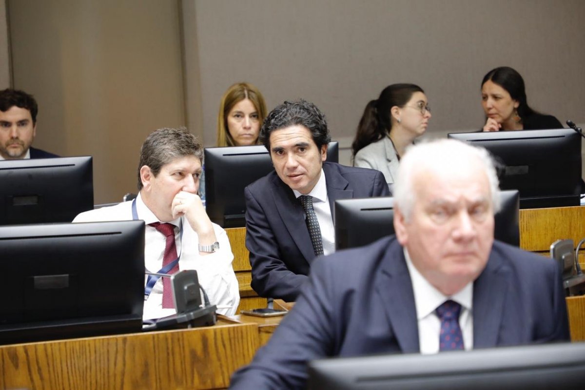 <p>El ministro Briones fue secundado en la Cámara por el ministro de la Segpres, Felipe Ward, y el director de Presupuestos, Rodrigo Cerda. Foto: Agencia Uno </p>