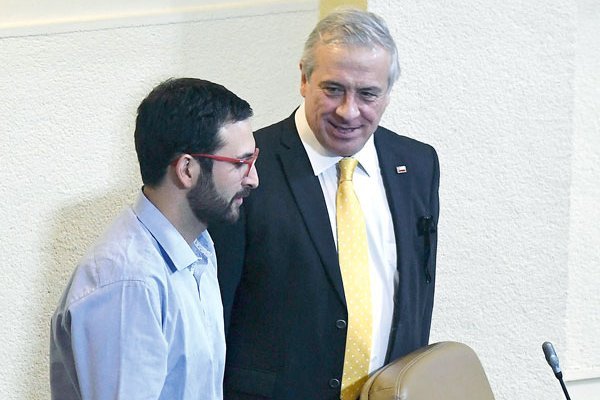 El diputado y el ministro tras la sesión. Foto: Agencia Uno
