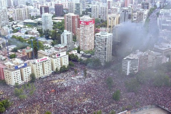 Fuerte ajuste del mercado inmobiliario tras crisis social: cotización de viviendas se hunde y Plaza Italia no es el barrio más afectado