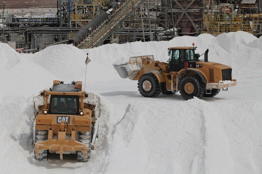 <p>Acciones de SQM saltan a máximos de mayo de 2019 tras espaldarazo del gobierno chino al litio</p>