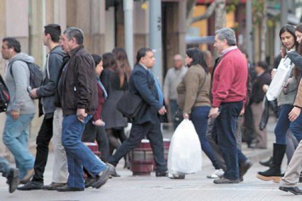 <p>Gobierno detalla que beneficiarios del Pilar Solidario también podrán acceder a nuevas ayudas del Programa Ahorro Colectivo</p>