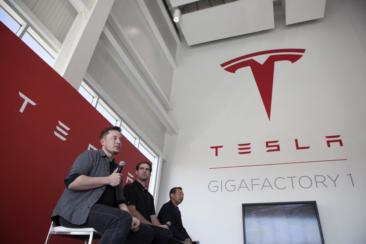 <p>Tesla planea venta de acciones por unos US$ 2.000 millones</p>