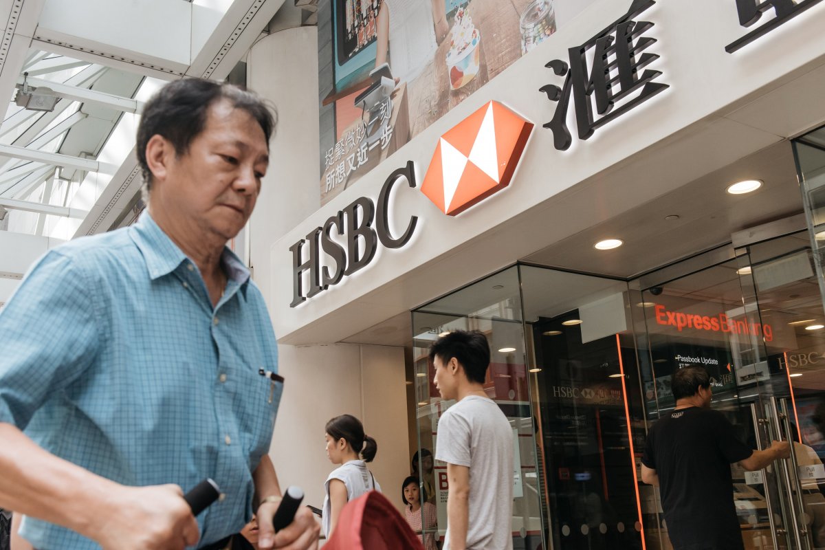 <p>Ganancias de HSBC bajaron un 53% y recortará 35.000 empleos en tres años</p>