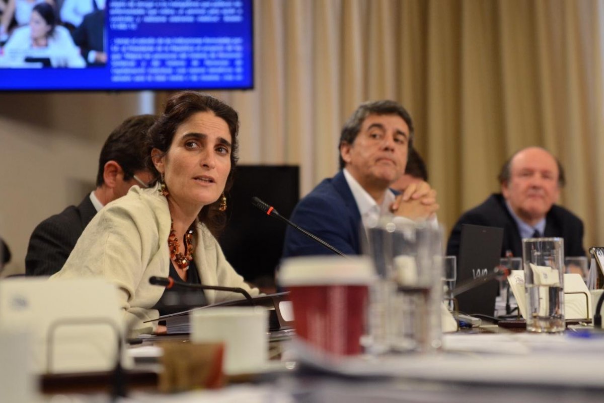 <p>Ministra Zaldívar asegura que reforma previsional sí toca a las AFP</p>