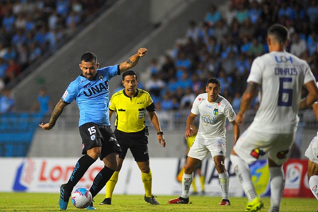 <p>Vuelve el fútbol chileno a la TV abierta tras acuerdo de ANFP y Turner</p>