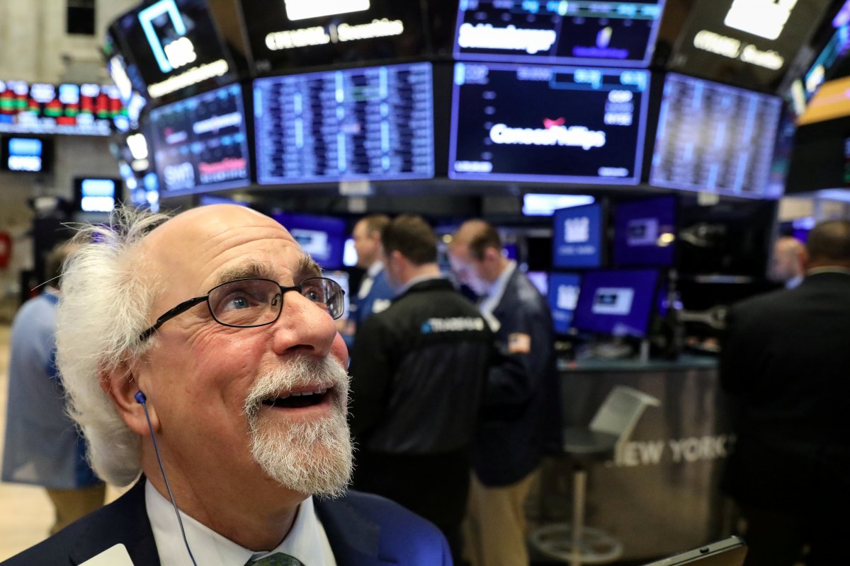 <p>La bipolaridad de los mercados: Wall Street cierra con su mayor alza desde 2008 tras el terremoto bursátil del jueves</p>