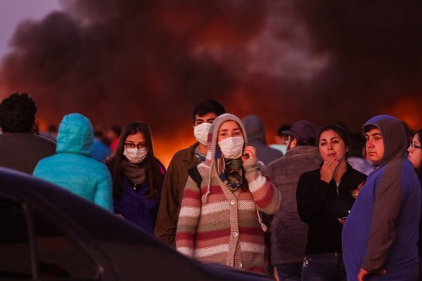 <p>Comunidades locales rechazaron la circulación de camiones con cortes de rutas. Foto: Agencia Uno </p>