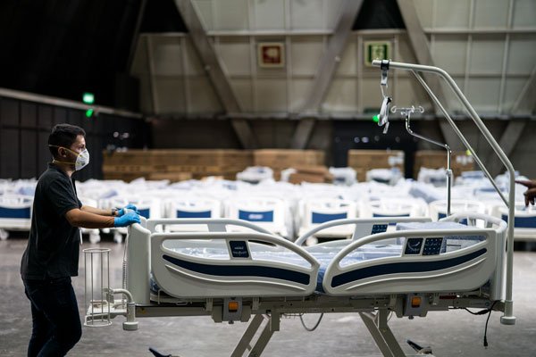 Unas 800 camas para enfrentar la epidemia se han instalado en el centro de eventos. Foto: Presidencia