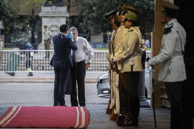 <p>Guardia de La Moneda dio positivo a prueba de Covid-19</p>