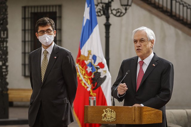 <p>El Presidente Piñera, junto al Subsecretario de Previsión Social, Pedro Pizarro, anuncia pago de Bono Invierno 2020. Agencia Unos</p>