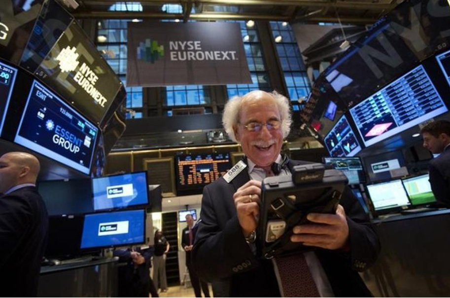 <p>Operador de Wall Street celebra.Archivo Reuters. </p>