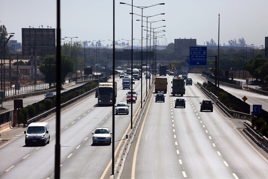 <p>Autopistas urbanas de Santiago concretan rebaja a las tarifas</p>