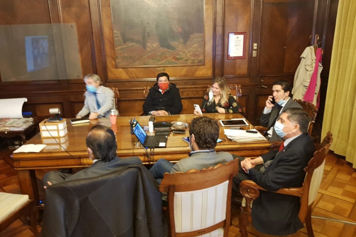 <p>Gobierno fortalece medidas para la clase media y busca frenar el retiro de fondos: crea un "IFE plus" y parte del préstamo estatal será un subsidio</p>