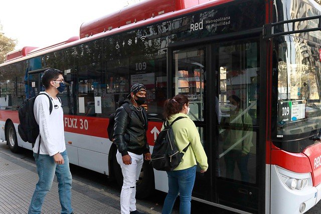 <p>Transantiago: Gobierno adelanta la última salida de los buses para evitar episodios de vandalismos</p>