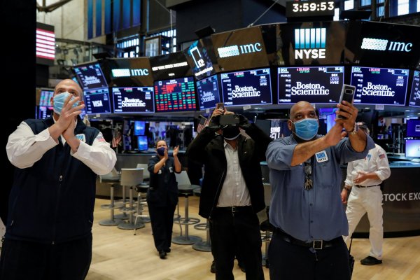 S&P 500 se sigue acercando a su máximo en jornada marcada por la disputa EEUU-China