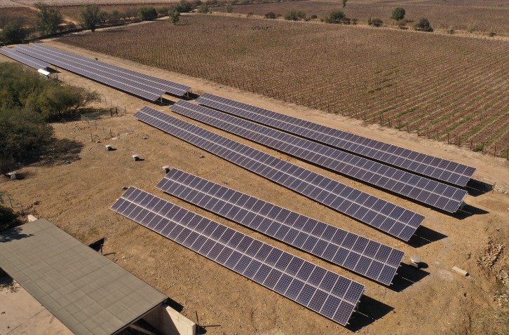 <p>El proyecto cuenta con 1.255 paneles solares distribuidos en una planta en suelo.</p>