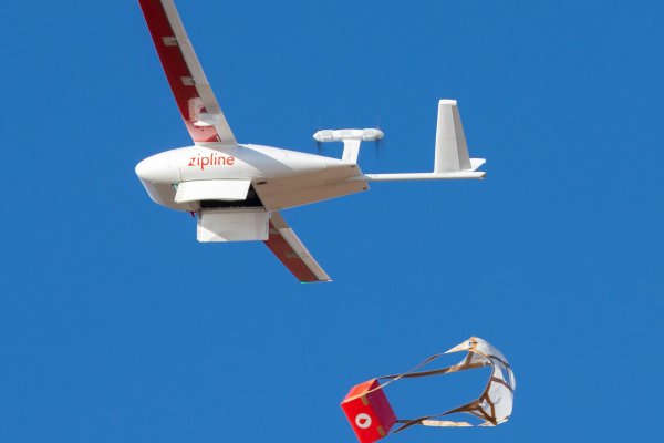 Zipline comercializa drones de corto y mediano alcance.