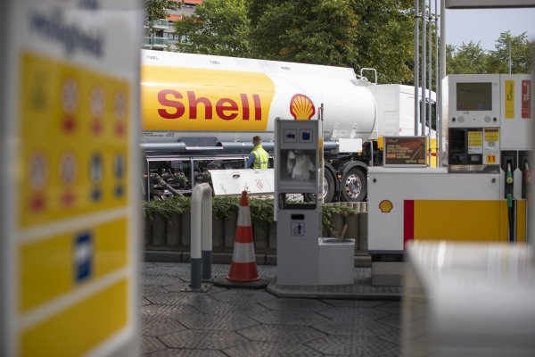 <p>Shell lanza campaña de reducción de costos para prepararse para la transición energética</p>