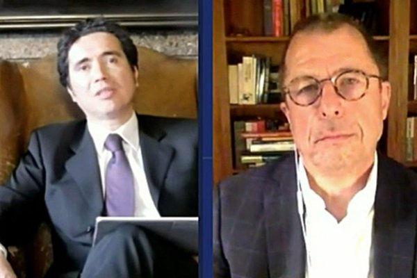El economista de UCLA, Sebastián Edwards entrevistó al ministro, Ignacio Briones.