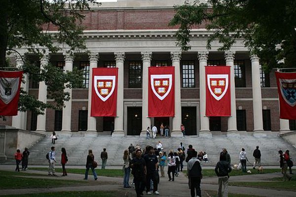 <p>La Universidad de Harvard es líder en biología y bioquímica, economía y negocios e inmunología. Foto: Bloomberg</p>