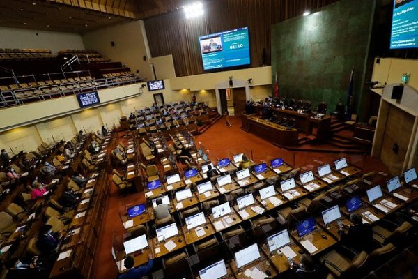 Proyecto sobre retiro forzoso de fondos de AFP por deudas de pensión alimenticia pasa al Senado