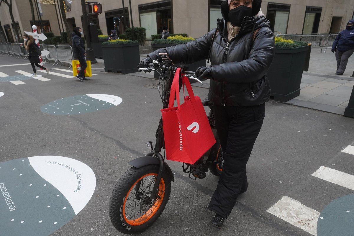 <p>La app de comida a domicilio DoorDash debuta en Wall Street y la acción se dispara</p>