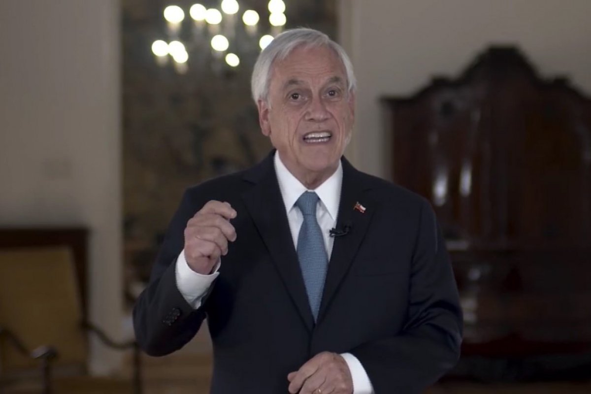 <p>Piñera defiende medidas fiscales de apoyo durante la pandemia: "Hoy, 3 de cada 4 chilenos están protegidos y recibiendo alivio"</p>