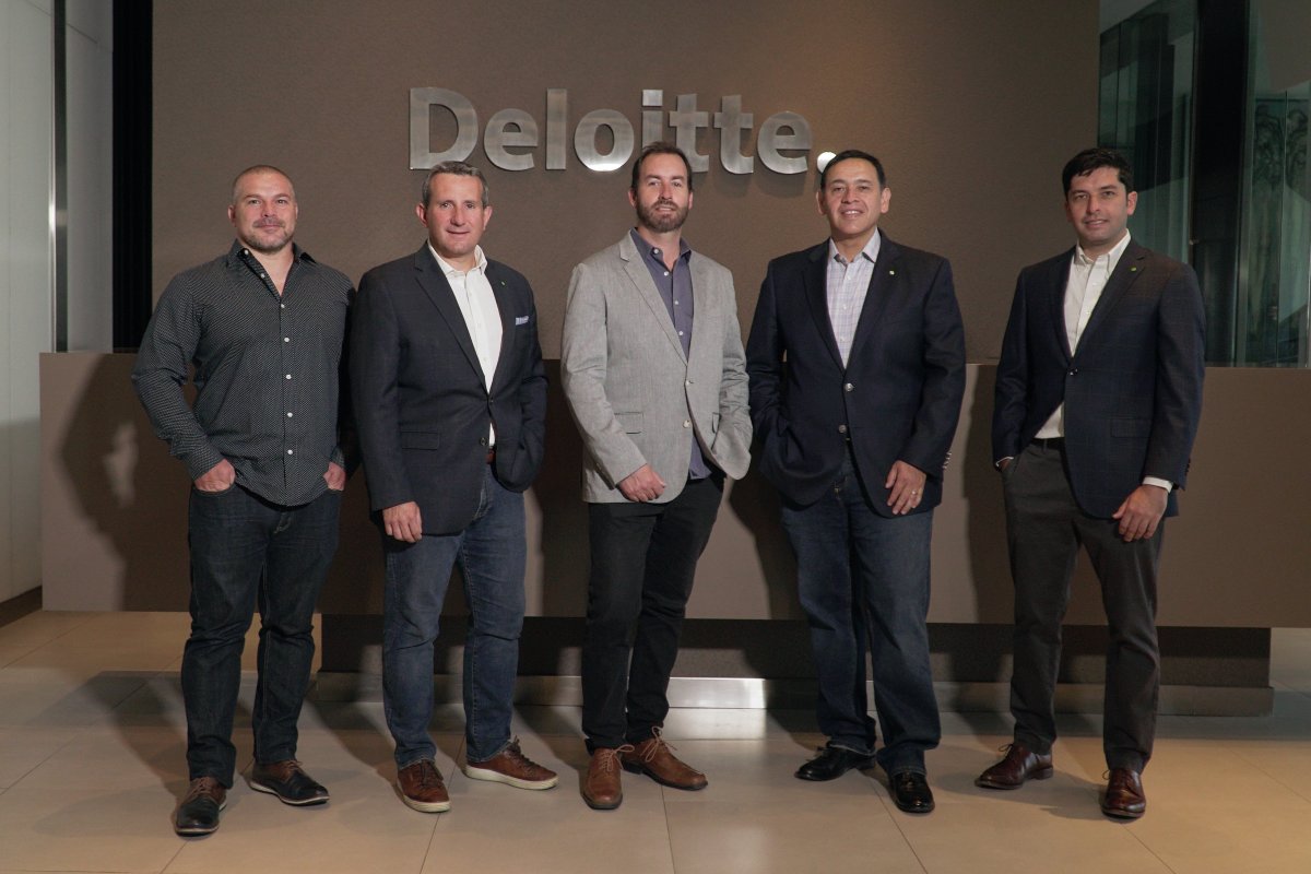 <p>De izquierda a derecha: Pablo Traub, socio de Manutara Ventures; Pablo Herrera, socio de Deloitte encargado del servicio; Cristian Olea, managing partner de Manutara Ventures; Ricardo Briggs, managing partner de Deloitte; y Alex Rodríguez, socio de Deloitte.</p>