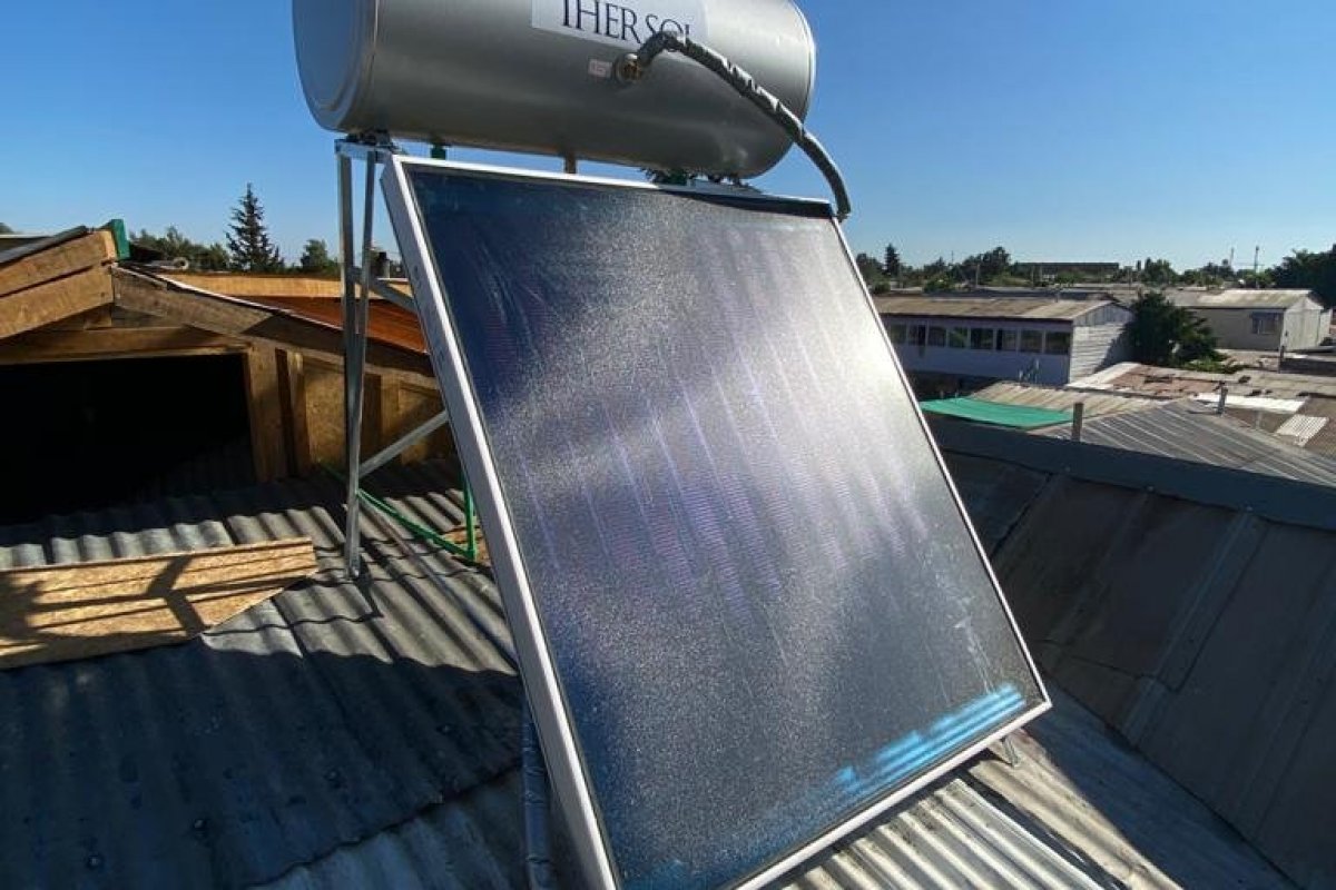 <p>Sistema solar térmico en hogar de Renca.</p>