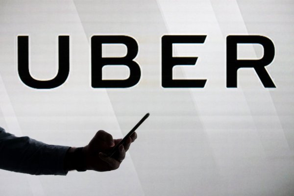 <p>Anuncio de Uber en el Reino Unido acelera debate sobre relación laboral en plataformas tecnológicas en Chile</p>