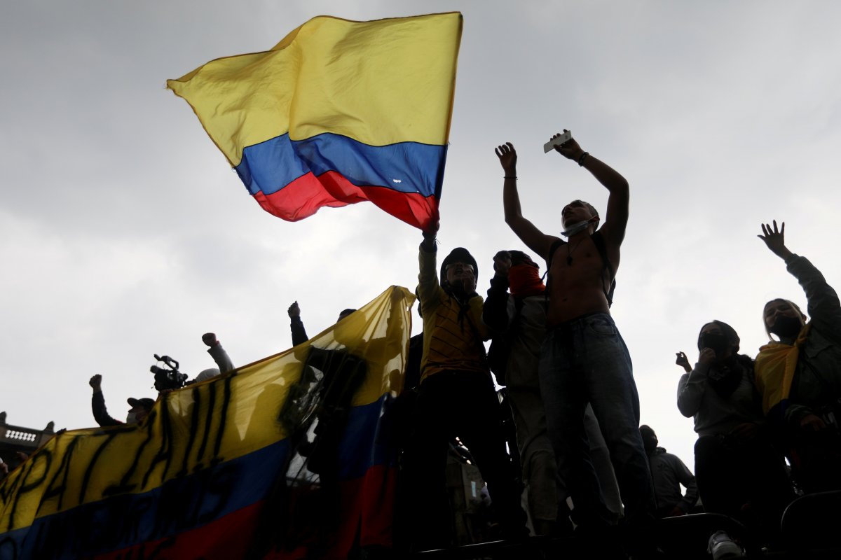 <p>Inversionistas y agencias de clasificación le dan la espalda al gobierno colombiano tras el retiro de la reforma tributaria del Congreso</p>