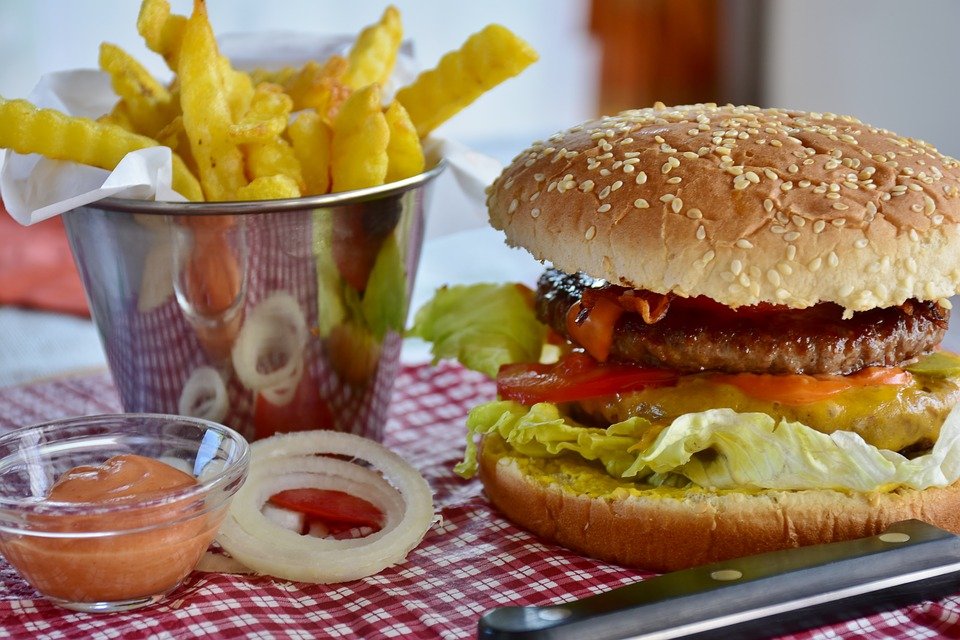 <p>Ventas de comida rápida caen más de 10% en la primera parte del año</p>