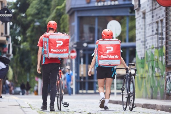 <p>Tribunal del Trabajo desestimó la existencia de una relación laboral entre los repartidores y la empresa. Foto: Agencia Uno </p>