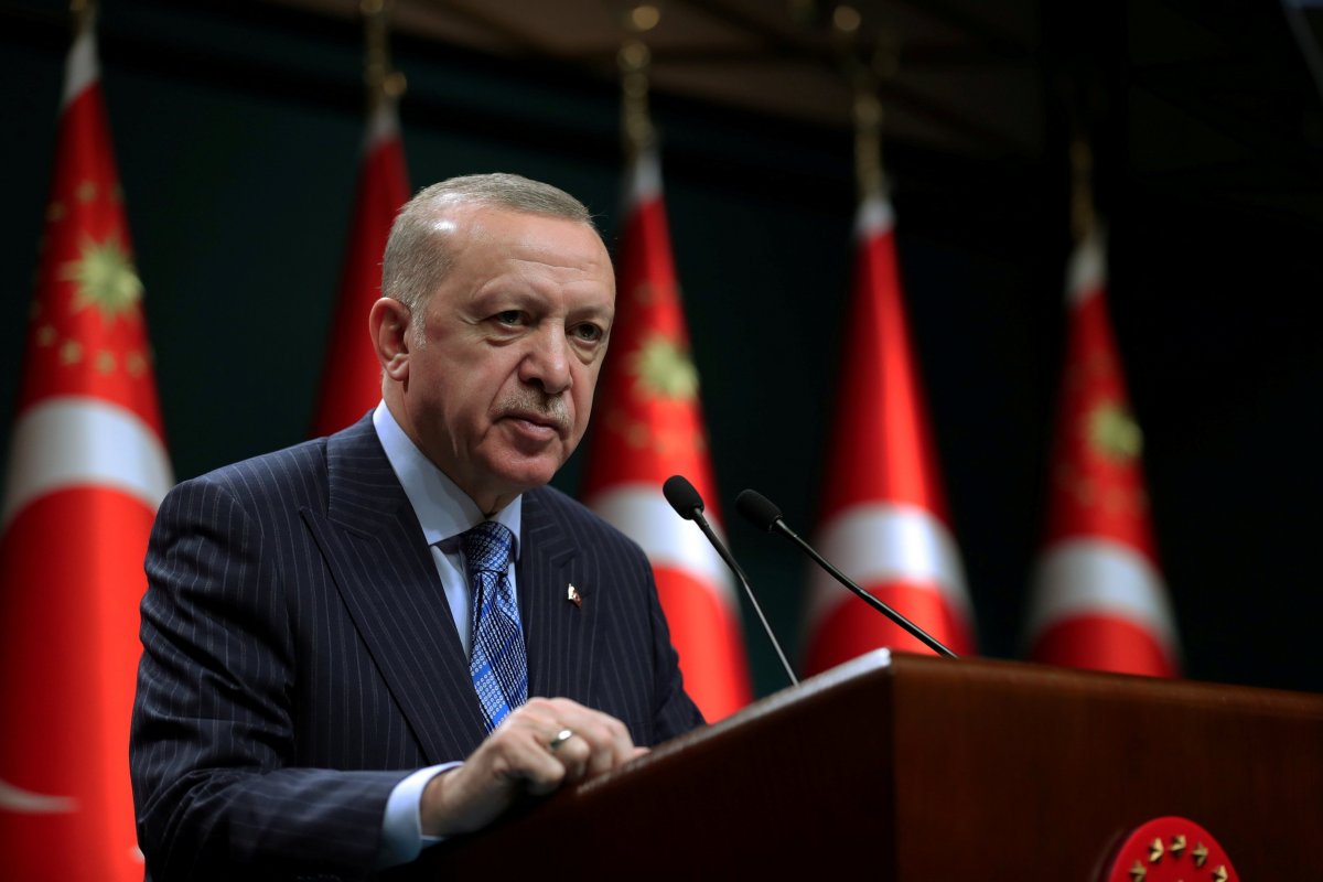 <p>Lira turca cae a mínimos históricos tras insistir Erdogan en bajar las tasas de interés</p>