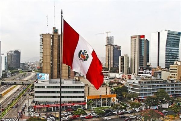 Elecciones provocan un boom de intercambio de dólares en el mercado peruano