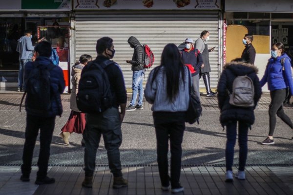 <p>Encuesta UC: recuperación del mercado laboral se estancó durante mayo</p>