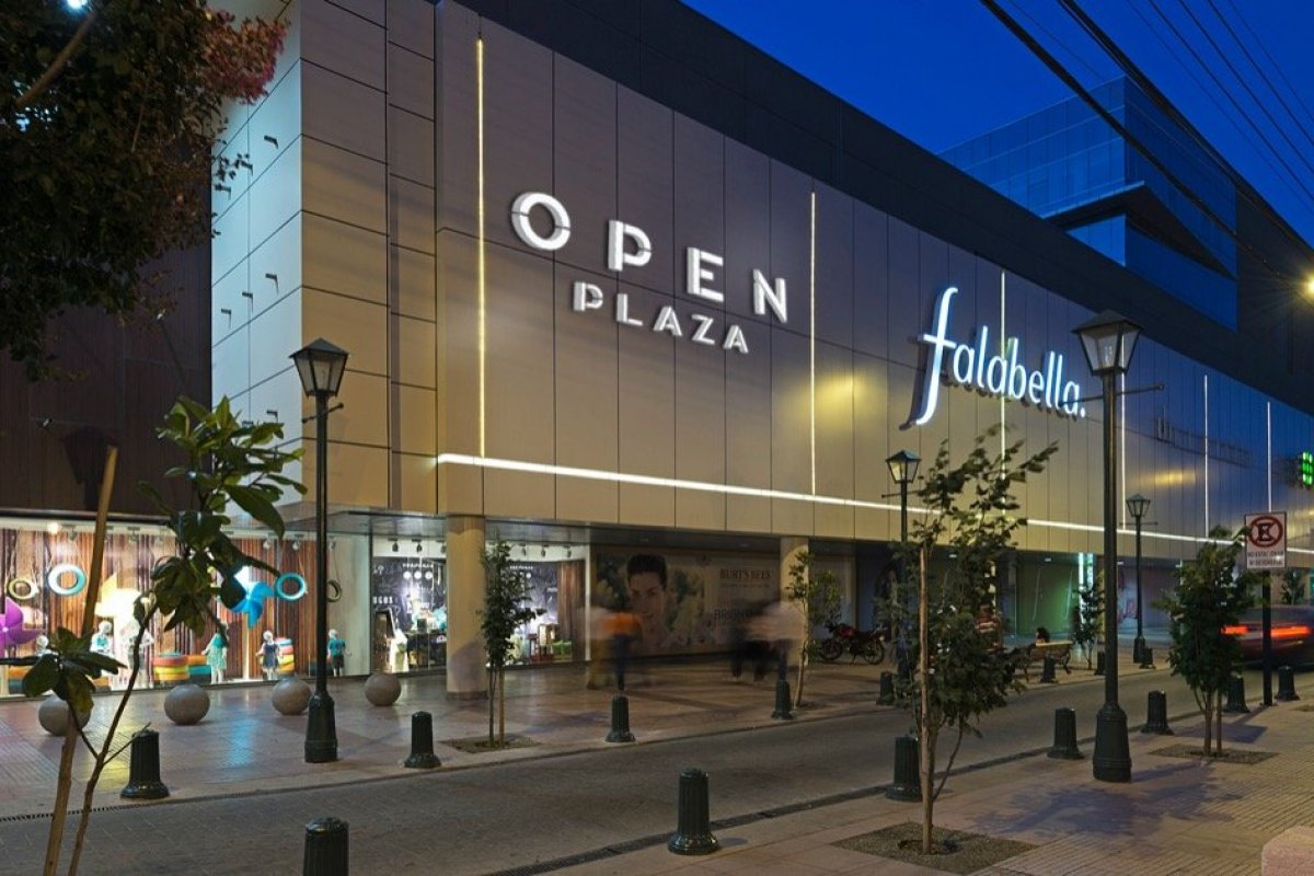 <p>Más de 240 instalaciones de Falabella en Chile y Perú serán abastecidas con energía renovable</p>